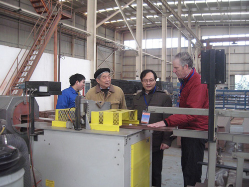 华盛顿州立大学Michael Wolcott教授一行访问聚锋塑木公司